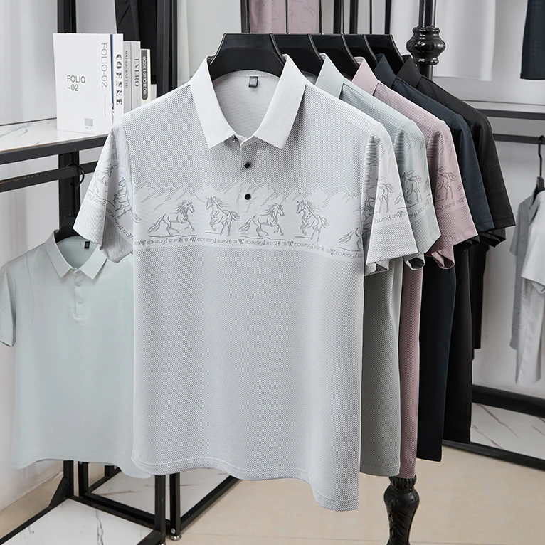 メンズハーフチェスト乗馬柄ポロTシャツ、襟付きストライプ生地 - Polo Shirt Equestrian のレビューと価格